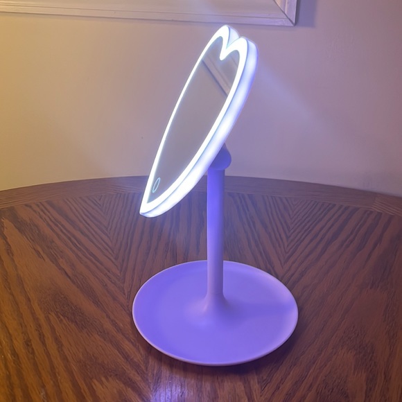 NIB Wireless LED Mirror Purple Heart Shaped Makeup Mirror w/ Touch Light & Tray - Picture 9 of 17